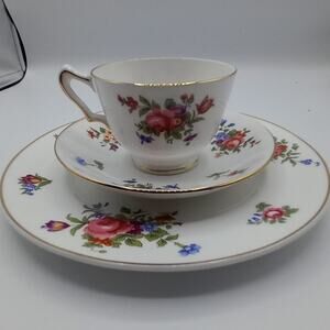 Crown Staffordshire Fine Bone China - Royal Flowers  gold trimmed tea se…